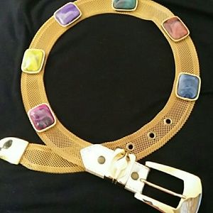 S0LD. Gorgeous gold tone mesh belt